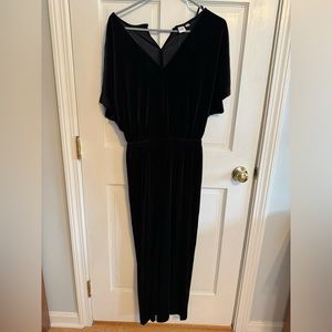 GAP factory Black VELOUR JUMPSUIT. Size Medium. New with tags.